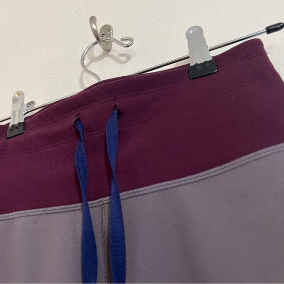 Fabletics mesh cutout drawstring workout leggings, gray pink and maroon size XS - Picture 3 of 4